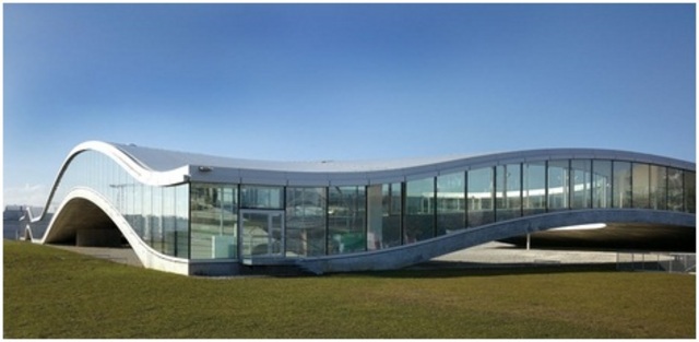 Ainulaadne lainelise ehitusega õppekeskus Prantsusmaal